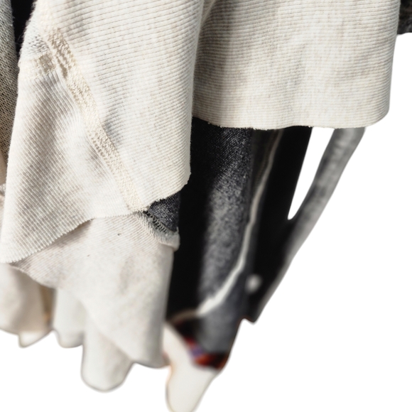 Scrapbook Cream and Black Top‎ - Picture 9 of 9